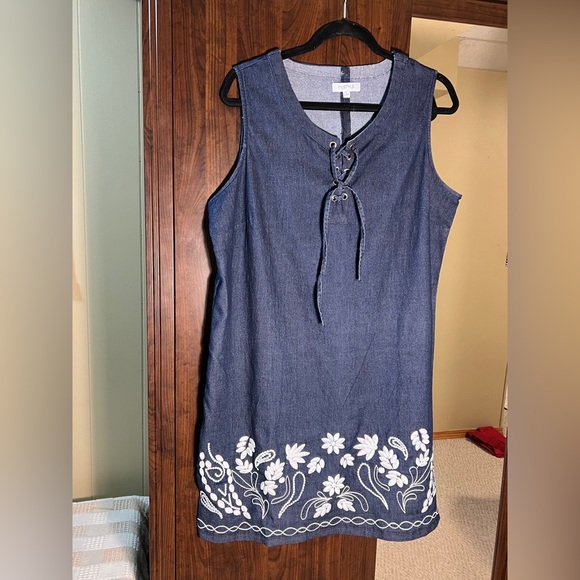 Sleeveless Denim Dress - Picture 2 of 6